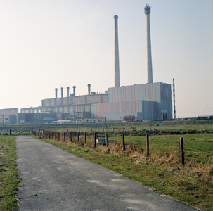 42352 De elektriciteitscentrale van de Provinciale Zeeuwsche Electriciteits-Maatschappij (PZEM) aan de Edisonweg in ...