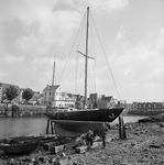 42404 Zeiljachtje op het droge bij de Zeehondenwerf