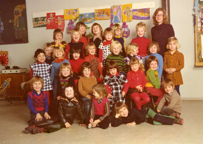 42414 Kinderen van kleuterschool de Vliedberg aan de Savornin Lohmanlaan in de wijk Paauwenburg