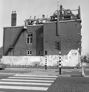 42474 De Badhuisstraat, sloop van het voormalige Burger Weeshuis (van 1901-1921). Later was het pand o.a. in gebruik ...