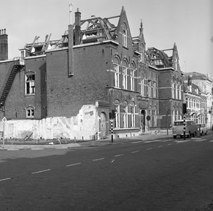 42475 De Badhuisstraat, sloop van het voormalige Burger Weeshuis (van 1901-1921). Later was het pand o.a. in gebruik ...