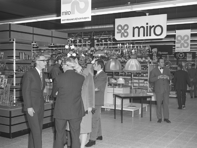 42545 Officiële opening van de supermarkt / warenhuis Miro aan de Gildeweg in Vlissingen op 23 maart 1971