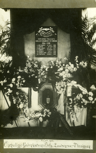 42864 Op 23 juli 1922 werd in het Belgische Loodswezen een gedenkplaat onthuld ter nagedachtenis van de Belgische ...