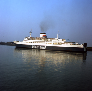 42924 Het schip Olau Finn van de Olau Line, voor de veerdienst Vlissingen - Sheerness.Het schip is in 1976 in de vaart ...