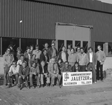 42950 Groepsfoto personeel van het aannemingsbedrijf J.A. Letzer bv.