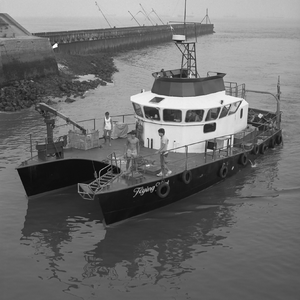 43160 Het bergingsvaartuig Flying Hart uit Yarmouth voor de ingang van de Engelse- of Vissershaven. Met dit schip werd ...