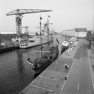 43177 Het Duitse galjoen Galeone Everi brengt een bezoek aan Vlissingen tijdens de Vlissingse braderie.Het schip, ...