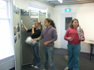 43286 Kunst- en cultuurdagen voor het basisonderwijs op 16 en 17 november 2006. Verschillende scholen bezochten het ...