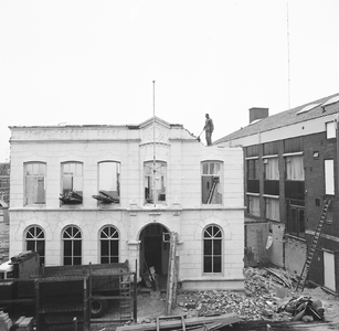 43382 Sloop van het politiebureau in de Breestraat in Vlissingen, bouwjaar 1910 en nieuwbouw in de Molenstraat, hoek ...