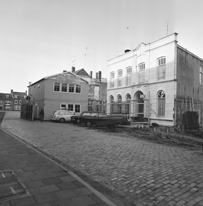 43384 Sloop van het politiebureau in de Breestraat in Vlissingen, bouwjaar 1910 en nieuwbouw in de Molenstraat, hoek ...