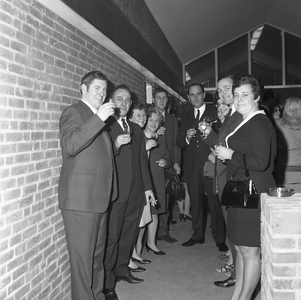 43417 Opening van het nieuwe politiebureau in de Molenstraat, hoek Breestraat in Vlissingen op 21 januari 1970. Een ...