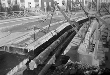 43445 Bouw gewapende betonbrug over de Vlissingse Watergang bij de President Rooseveltlaan. De brug is in gebruik ...