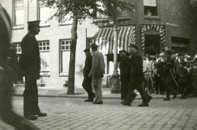 43550 Staking bij de Kon. Mij. De Schelde van 25 mei-1 oktober 1928. In de Scheldestraat, hoek Verkuijl ...