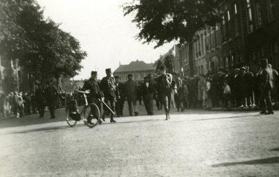 43552 Staking bij de Kon. Mij. De Schelde van 25 mei-1 oktober 1928. Na het werk in de Van Dishoeckstraat, worden ...