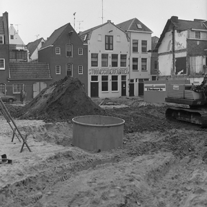 43602 Niet ontplofte bom (blindganger) uit het begin van de tweede wereldoorlog (1940) in de Vlamingstraat. De bom werd ...