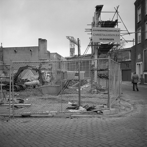 43606 Niet ontplofte bom (blindganger) uit het begin van de tweede wereldoorlog (1940) in de Vlamingstraat. De bom werd ...