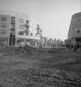 44133 Het nieuwe winkelcentrum Scheldeplein in aanbouw aan het Betje Wolffplein, Aagje Dekenstraat en de kop van de Walstraat