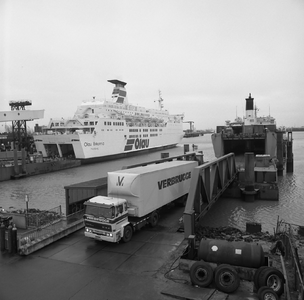 44195 De Olau Britannia afgemeerd in de Buitenhaven bij de terminal.Veerdienst Vlissingen - Sheerness.