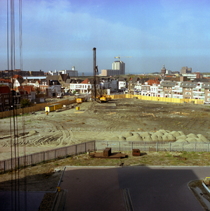 44223 Het bouwrijp maken van het voormalige terrein van de Schelde voor het nieuwe winkelcentrum Scheldeplein. Het ...