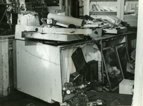 44240 Interieur kantoorboekhandel Timmerman, Walstraat no.44, hoek (Korte) Groenewoud na de stormvloedramp van 1953.
