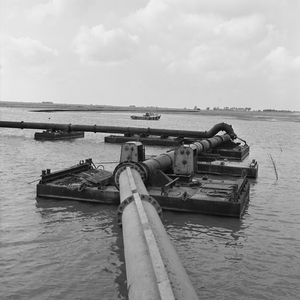 44264 Aanleg van industrie- annex bedrijventerrein Vlissingen-oost in het Sloegebied. Vanaf 1961 wordt de hoofdvaargeul ...