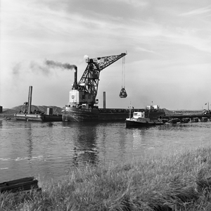 44272 Aanleg van industrie- annex bedrijventerrein Vlissingen-oost in het Sloegebied. Vanaf 1961 wordt de hoofdvaargeul ...