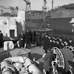44372 Febr. 1955, overdracht van de onderzeebootjager Zeeland, liggend in de Dokhaven.Gebouwd door de Kon. Mij. de ...