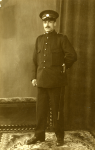 44394 Willem Prinse, eerst wonende te Ritthem, vanaf 1922 wonende te Vlissingen. Hij was gedetacheerd bij de militaire ...