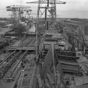 44497 Kon. Mij. De Schelde, kiellegging van het vrachtschip Argo Ellas op 27 april 1957, bouwnummer 292.Het schip wordt ...