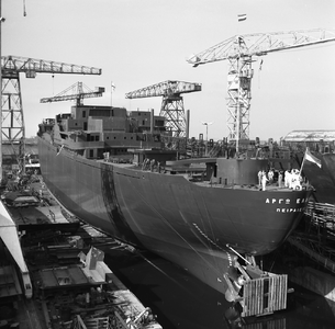 44505 Kon. Mij. De Schelde 5 oktober 1957, tewaterlating van het vrachtschip Argo Ellas, bouwnummer 292. Het schip ...