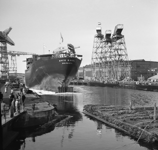 44506 Kon. Mij. De Schelde 5 oktober 1957, tewaterlating van het vrachtschip Argo Ellas, bouwnummer 292. Het schip ...