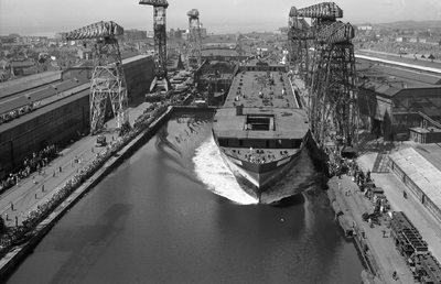 44531 Kon. Mij. De Schelde, tewaterlating van de Nederlandse tanker Barendrecht op 4 juli 1959, bouwnummer 287. Het ...