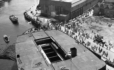 44532 Kon. Mij. De Schelde, tewaterlating van de Nederlandse tanker Barendrecht op 4 juli 1959, bouwnummer 287. Het ...