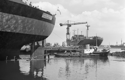 44535 Kon. Mij. De Schelde, tewaterlating van de Nederlandse tanker Barendrecht op 4 juli 1959, bouwnummer 287. Het ...