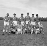 44641 Het voetbalelftal van PZEM 2 deelnemer aan het jubileum voetbaltoernooi van de Kon. Mij. de Schelde op 16 juni 1962.