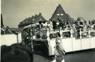 44953 Koninginnedag op 31 aug. 1948 te Vlissingen en viering van het 50-jarig regeringsjubileum van Koningin ...