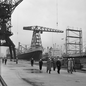 45030 Te Vlissingen is het jaarlijkse congres gehouden van de Centrale Bond van Scheepsbouwmeesters in Nederland. Voor ...