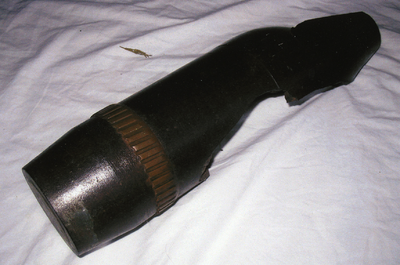 45266 Tweede wereldoorlog 1940-1945. Granaat kaliber 10,5 cm., in mei 1940 afgeschoten van Frans kustgeschut bij ...