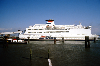 45315 De Olau Hollandia II aan de kade bij de terminal in de Buitenhaven.Het schip is in 1989 in de vaart gekomen voor ...