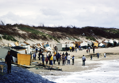 45510 Ravage op het Nollestrand achter de Nolledijk na de storm van 3 jan. 1976.