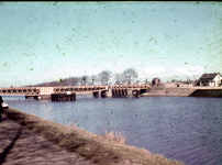 45514 Het Kanaal door Walcheren gezien vanaf het Jaagpad. Op de achtergrond de brug over het kanaal, de verbinding ...