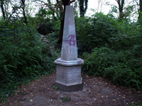 45884 Grafmonument (gedenknaald) ter herinnering aan 5 opvarenden van het Amerikaanse fregat Franklin in het park aan ...