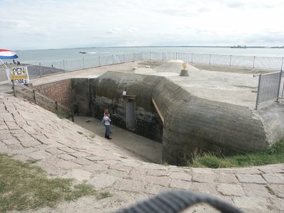 46008 Bunker op de Oranjedijk bij de Oranjemolen, geopend tijdens Open Monumentendag. De bunker is gerestaureerd door ...