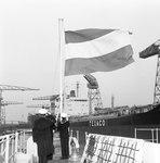 46189 Kon. Mij. De Schelde, overdracht van het fregat Evertsen aan de afbouwkade zuid (voormalige Houtkade) op 21 ...