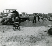 46254 Bouw van de Sociale werkplaats De Brug aan de Edisonweg in Vlissingen. Tijdens de bouw kwamen fundamenten van het ...