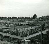 46255 Bouw van de Sociale werkplaats De Brug aan de Edisonweg in Vlissingen. Tijdens de bouw kwamen fundamenten van het ...