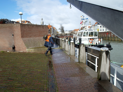 46447 De Voorhaven met redeafhaalboot 'Guido Gezelle' van het Belgisch Loodswezen.