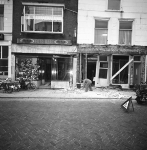 46751 Verbouwing en renovatie van de winkels van Dert, Nieuwendijk 35 (de fotozaak) en Nieuwendijk 37 (electrische ...