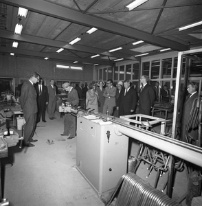46766 Officiële opening van Sociale werkplaats De Brug aan de Edisonweg in Vlissingen door mr. J.H. Klatte, secretaris ...