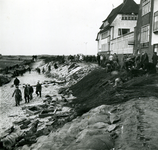46825 Het door de golven weggeslagen gedeelte van Boulevard Evertsen na de stormvloedramp van 1 febr. 1953.